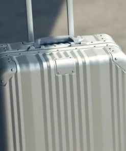 Beste Verkoop ???? Aluminium ???? Handbagage Koffer Mozzel Darrow - Reiskoffer Met Wielen - 35 Liter - Harde Koffer - Zilver ⭐ -Herschel Shop 550x400 4