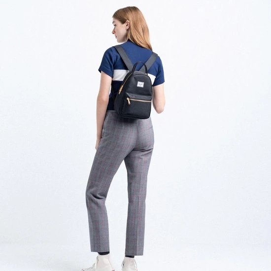 Kopen ❤️ Herschel Nova Mini - Black / Vrouwelijke Rugzak Met Dubbele Handvaten; Met 9L Opbergruimte En Intern Opbervak / Met Levenslange Fabrieksgarantie / Limited Lifetime Warranty / Zwart ???? 12 Kopen ❤️ Herschel Nova Mini - Black / Vrouwelijke Rugzak Met Dubbele Handvaten; Met 9L Opbergruimte En Intern Opbervak / Met Levenslange Fabrieksgarantie / Limited Lifetime Warranty / Zwart ???? - Afbeelding 10