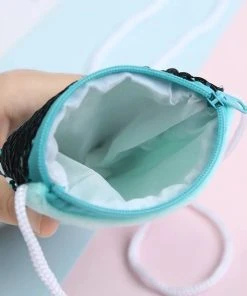 Gloednieuw ???? GoedeDoelen.Shop | Zeemeermin Tasje Roze | Portemonneetje | Zeermeermin | Mermaid | Make-Up Tasje | Schoudertasje | Zeermeerminstaart | Afmeting 10 X 15 CM | Mermaid Tasje | Kleine Zeemeermin | Verjaardagscadeautje | Meisjes Tasje ???? 6 Gloednieuw ???? GoedeDoelen.Shop | Zeemeermin Tasje Roze | Portemonneetje | Zeermeermin | Mermaid | Make-Up Tasje | Schoudertasje | Zeermeerminstaart | Afmeting 10 X 15 CM | Mermaid Tasje | Kleine Zeemeermin | Verjaardagscadeautje | Meisjes Tasje ???? -Herschel Shop 550x550 685