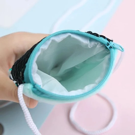 Gloednieuw ???? GoedeDoelen.Shop | Zeemeermin Tasje Roze | Portemonneetje | Zeermeermin | Mermaid | Make-Up Tasje | Schoudertasje | Zeermeerminstaart | Afmeting 10 X 15 CM | Mermaid Tasje | Kleine Zeemeermin | Verjaardagscadeautje | Meisjes Tasje ???? 4 Gloednieuw ???? GoedeDoelen.Shop | Zeemeermin Tasje Roze | Portemonneetje | Zeermeermin | Mermaid | Make-Up Tasje | Schoudertasje | Zeermeerminstaart | Afmeting 10 X 15 CM | Mermaid Tasje | Kleine Zeemeermin | Verjaardagscadeautje | Meisjes Tasje ???? - Afbeelding 2