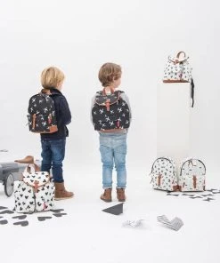 Gloednieuw ✨ Kidzroom Black & White - Rugzak - 2 T/m 6 Jaar - Zwart - Vliegtuig ???? -Herschel Shop 550x687 1
