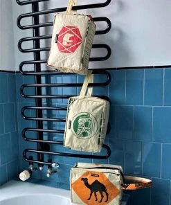 Goedkoop ???? MoreThanHip Toilettas Van Gerecyclede Cementzakken - Yindee Olifant Rood ???? 35 Goedkoop ???? MoreThanHip Toilettas Van Gerecyclede Cementzakken - Yindee Olifant Rood ???? -Herschel Shop 550x733 19