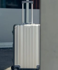 Beste Verkoop ???? Aluminium ???? Handbagage Koffer Mozzel Darrow - Reiskoffer Met Wielen - 35 Liter - Harde Koffer - Zilver ⭐ -Herschel Shop 550x823 12